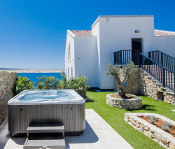 Спа бассейн Jacuzzi LODGE+ M Hydro + Blower Built In